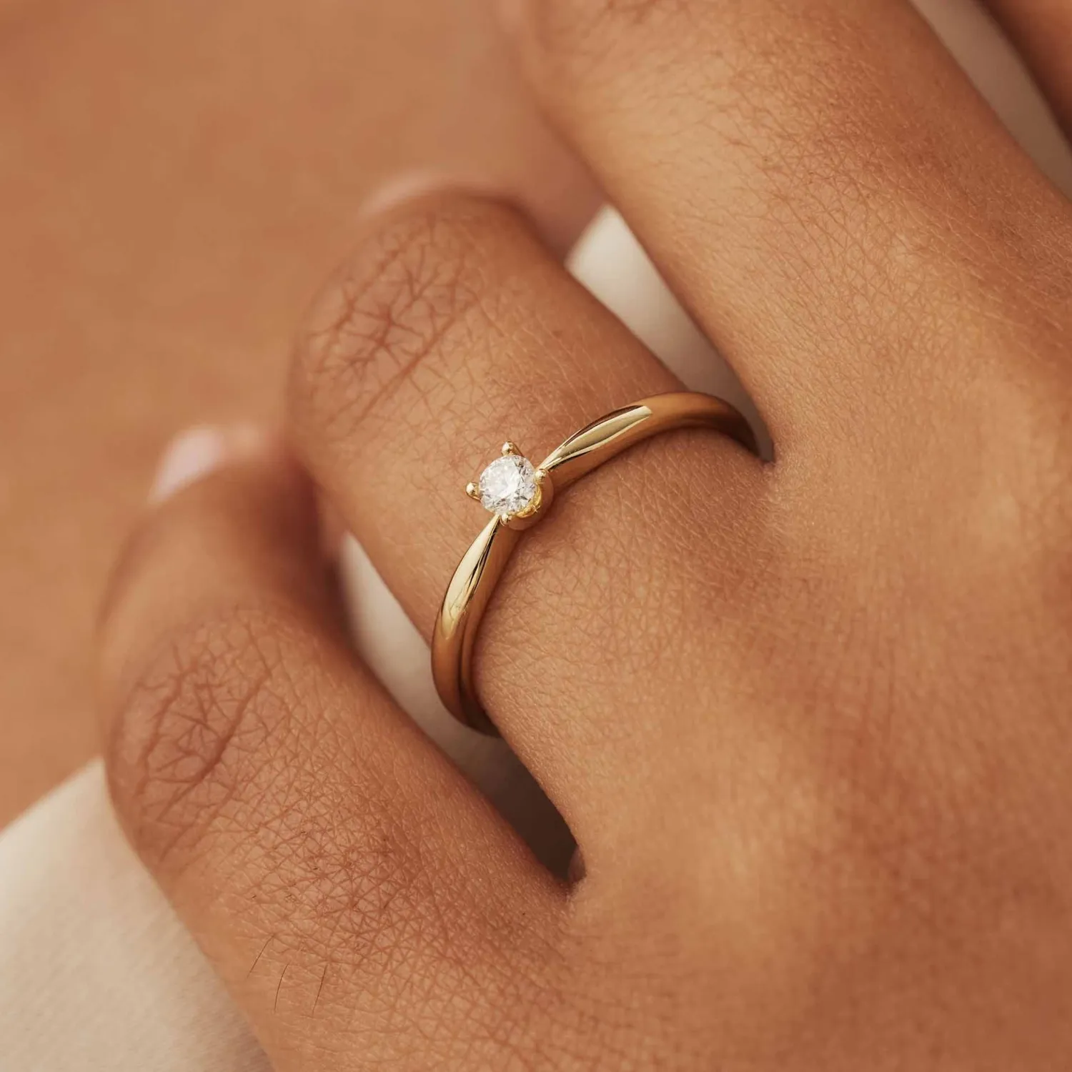Shop De la Paix Sybil 14 karaat gouden ring met diamant 0.10 karaat Ringen Met Steentjes | Verlovingsringen