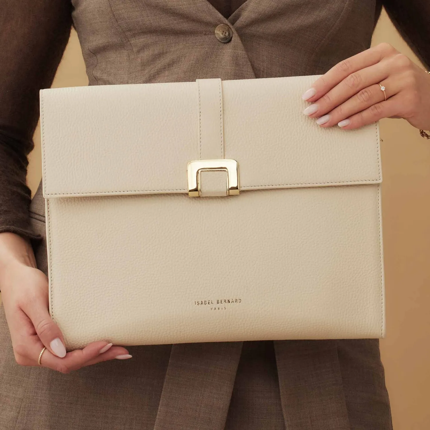 Store Honoré Clara crème leren laptop hoes van kalfsleer met schouderriem Laptophoezen | Laptophoezen