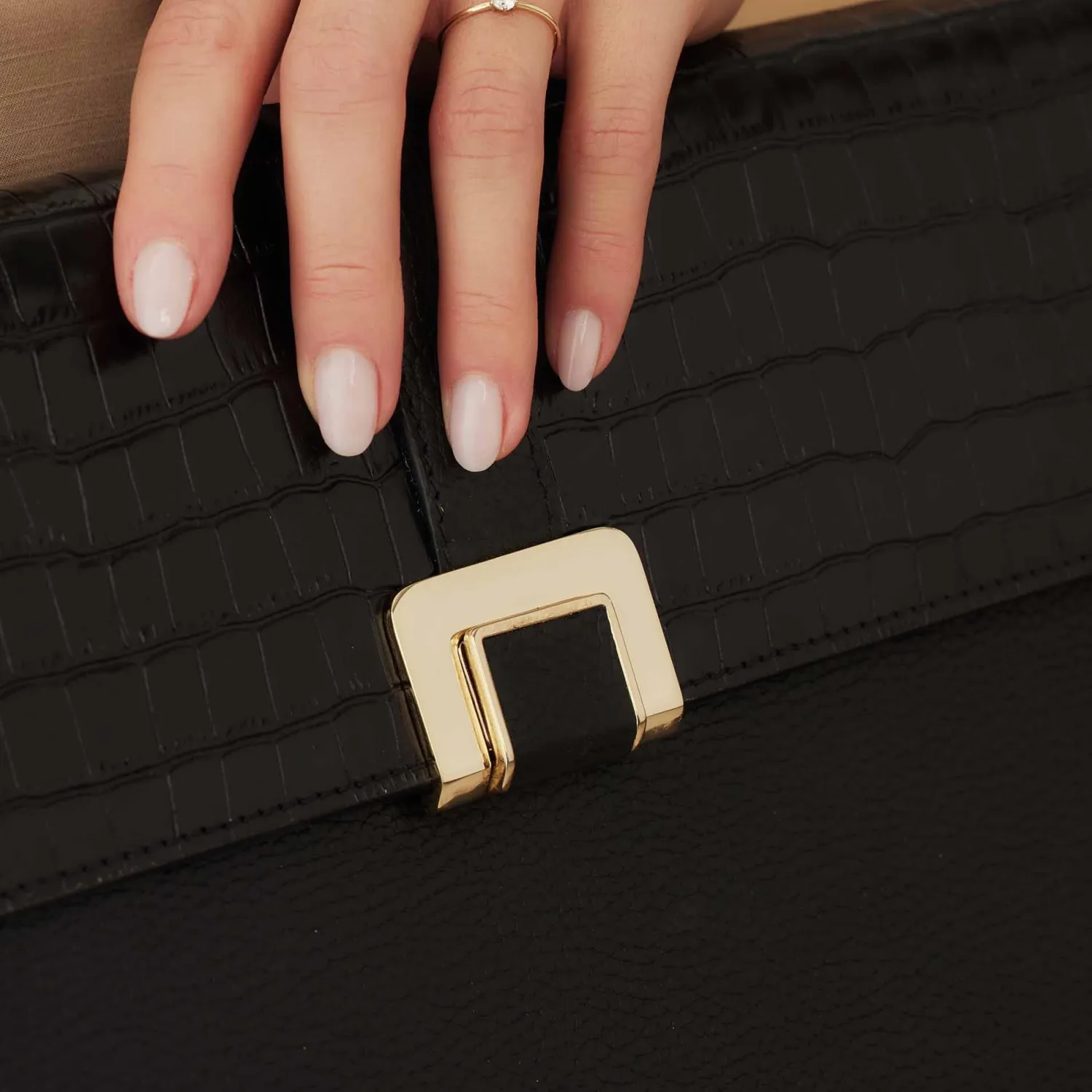 Discount Honoré Clara croco zwarte leren laptop hoes van kalfsleer met schouderriem Laptophoezen | Laptophoezen