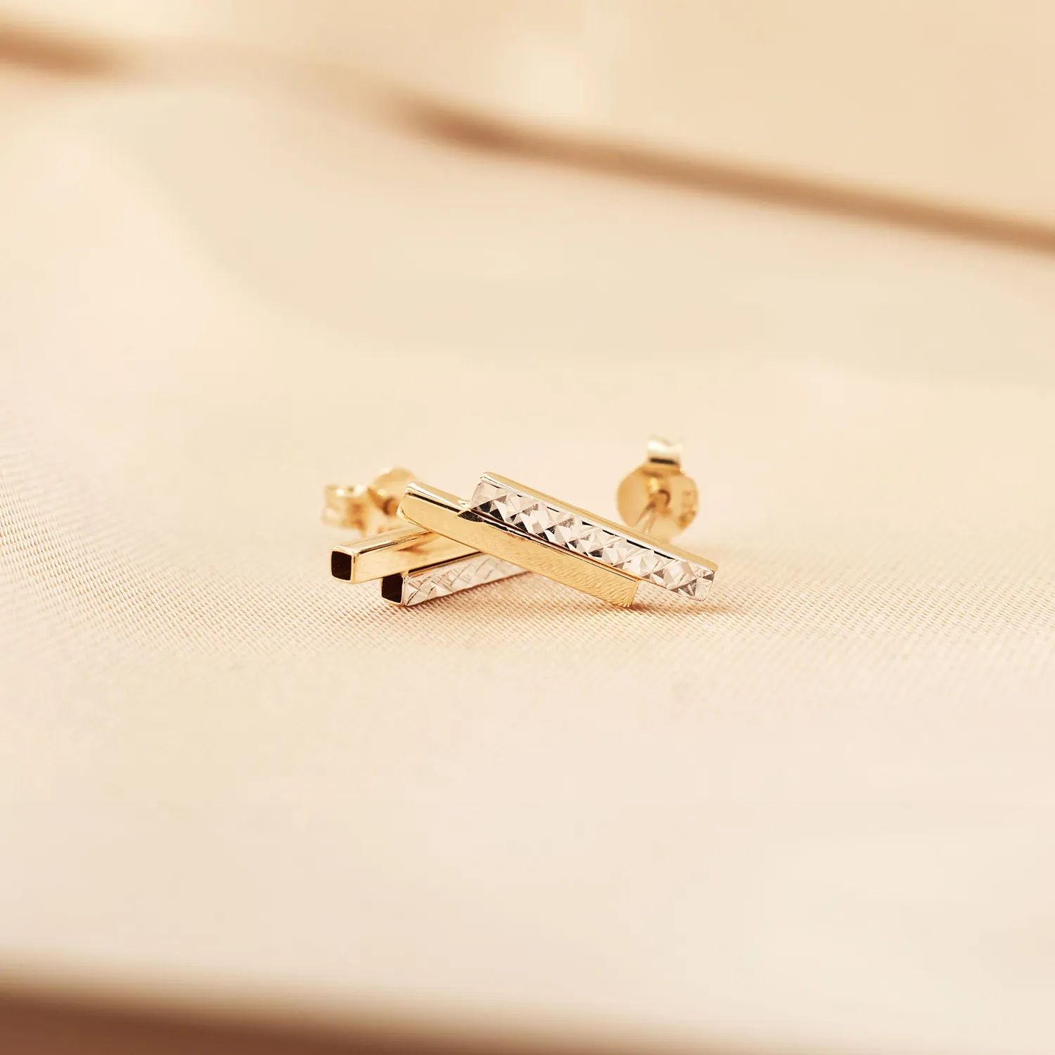 New Le Marais Alice 14 karaat gouden oorknoppen met diamond cut Oorknoppen