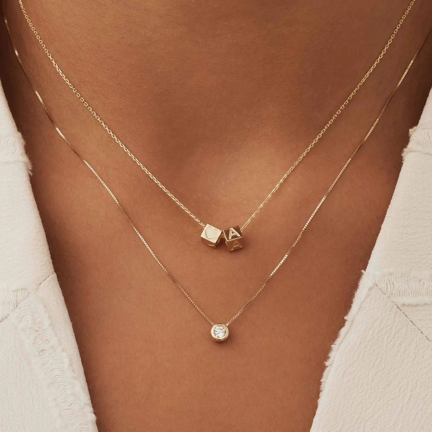 Sale Le Marais Felie 14 karaat gouden kubus initial bedel met letter Initialen Sieraden