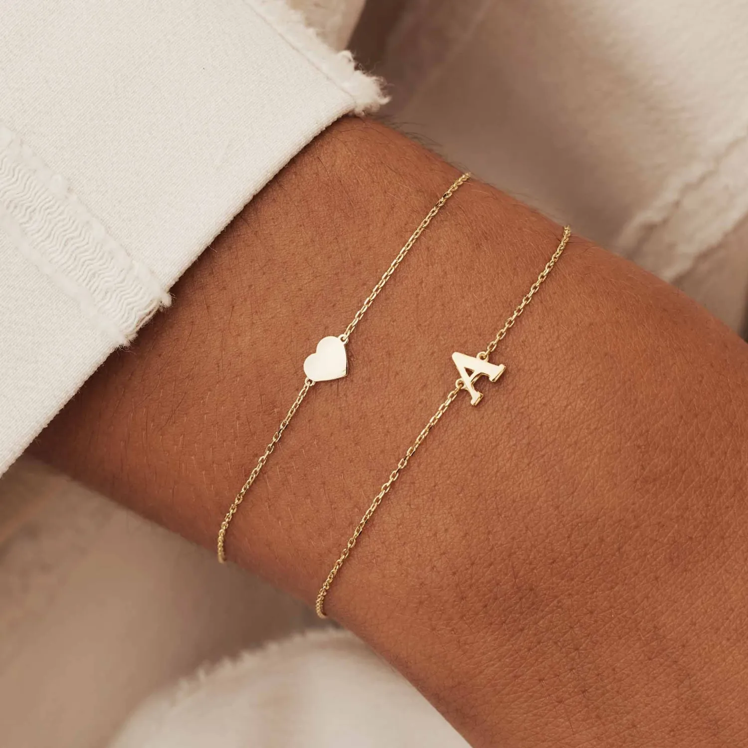 Flash Sale Le Marais Rachel 14 karaat gouden initial armband met letter Initialen Sieraden