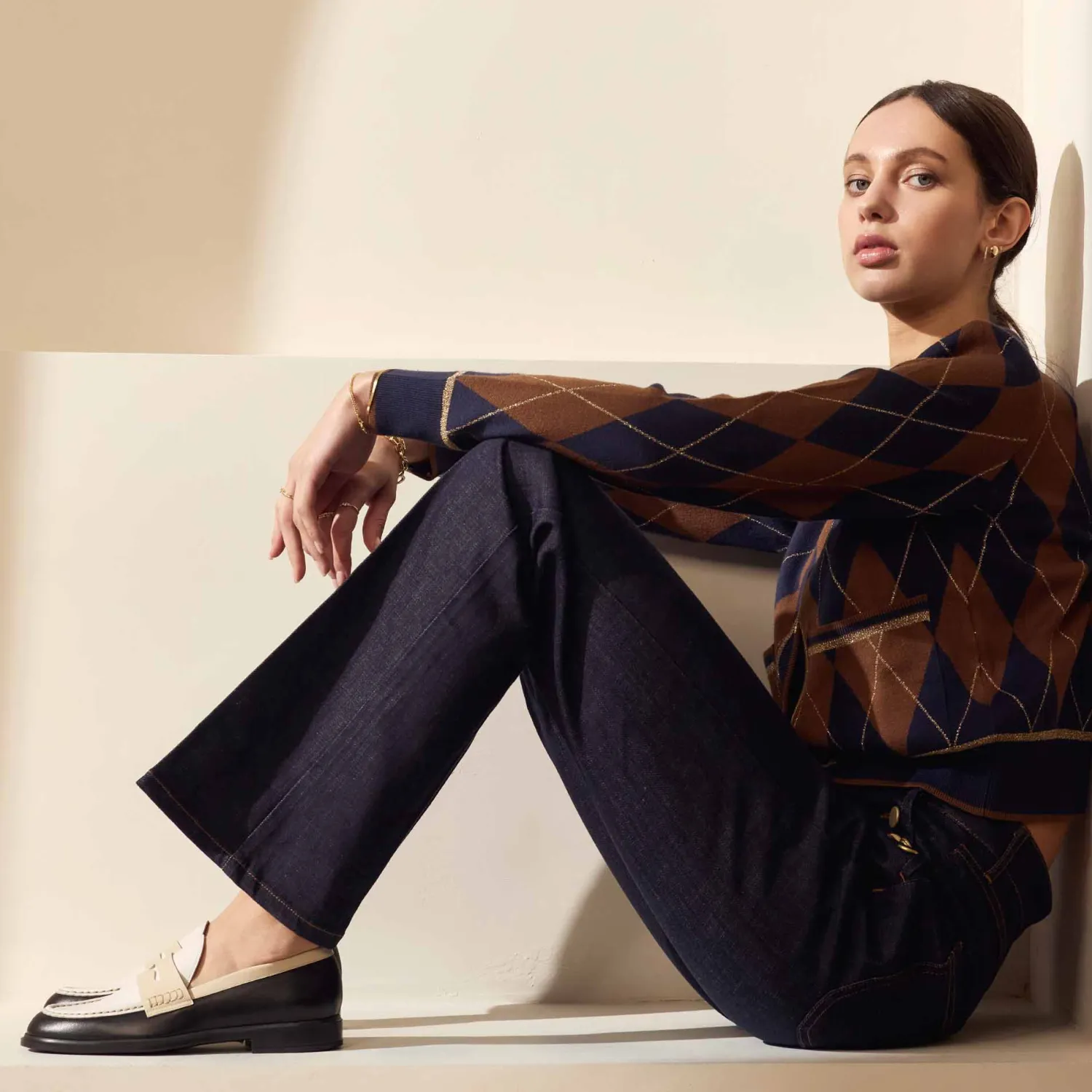 Shop Vendôme Blandine zwart en wit leren loafers van kalfsleer met witte details Loafers