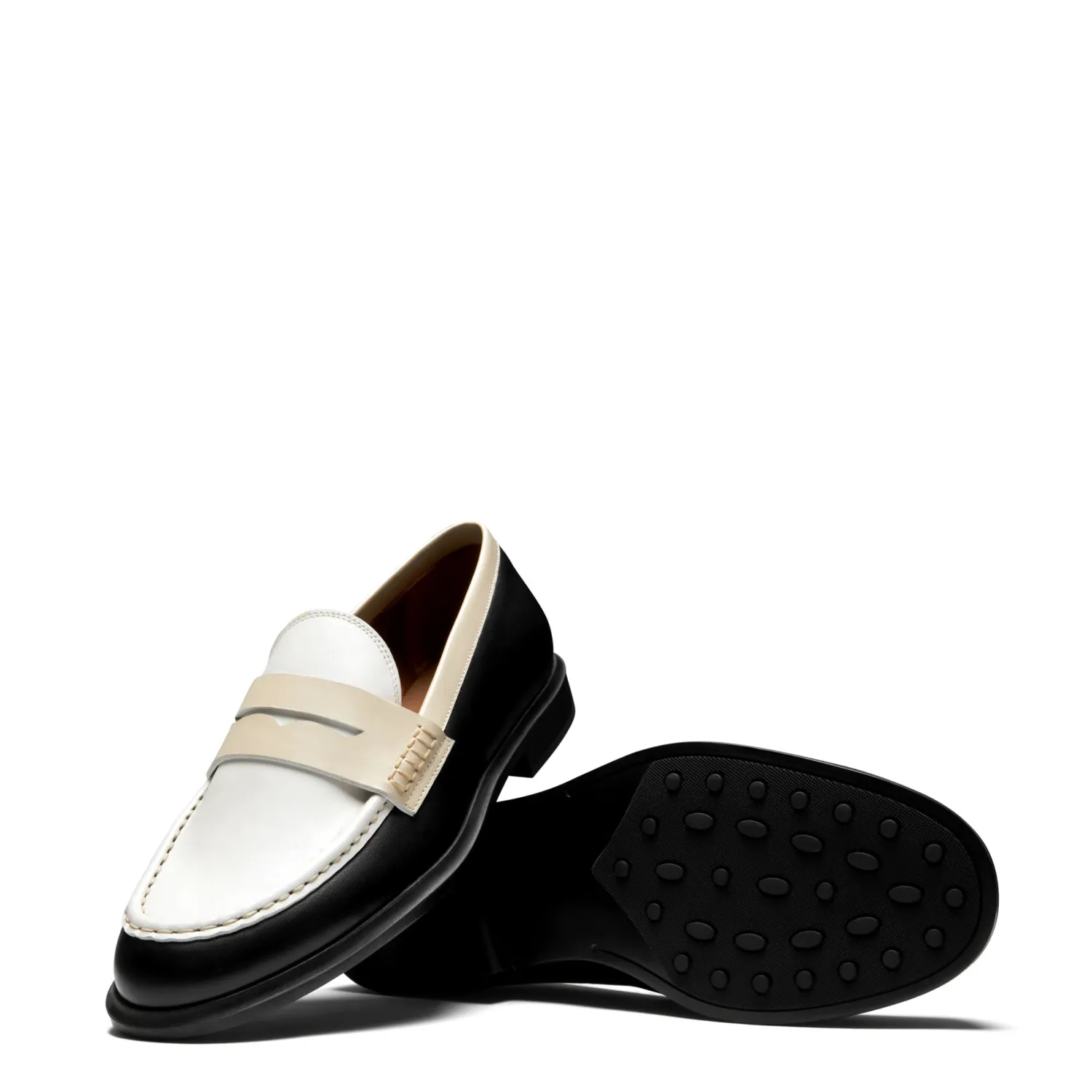 Shop Vendôme Blandine zwart en wit leren loafers van kalfsleer met witte details Loafers