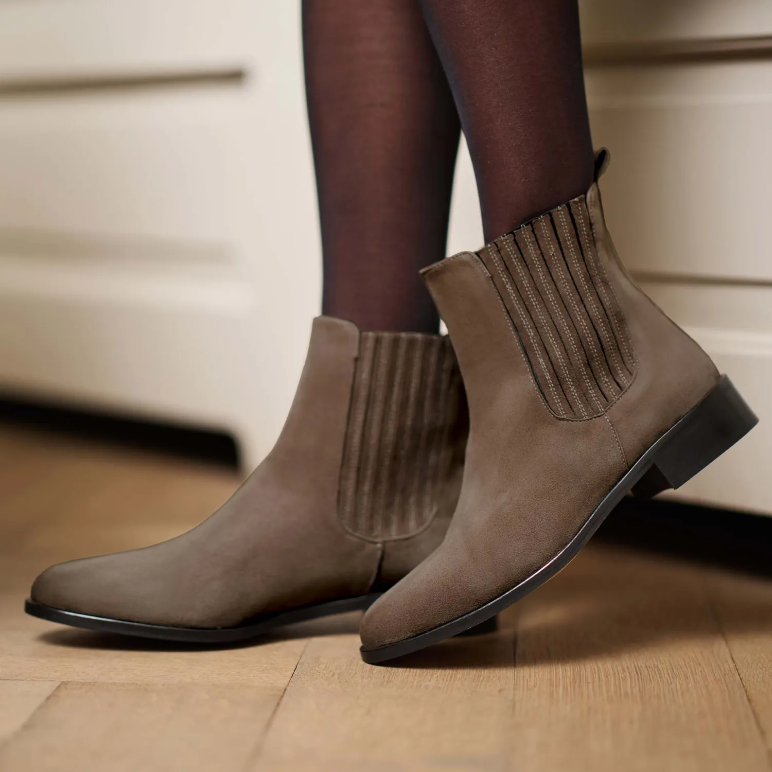 Fashion Vendôme Chey taupe suède chelsea boots Chelsea Boots